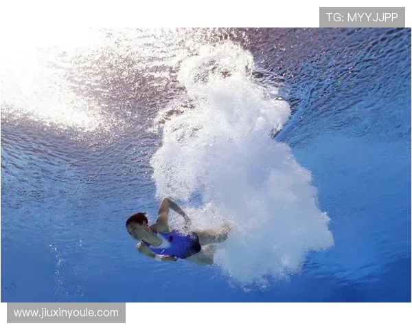 从高空到水花的艺术探秘跳水运动背后的力量与美感 从高空到水花的艺术探秘跳水运动背后的力量与美感