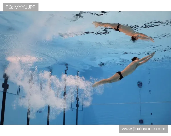 从高空到水花之间探秘跳水运动员的勇气与完美瞬间