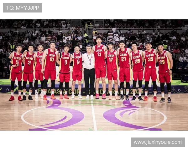 中国男篮与伊朗激战正酣比分胶着双方全力争胜精彩瞬间回顾